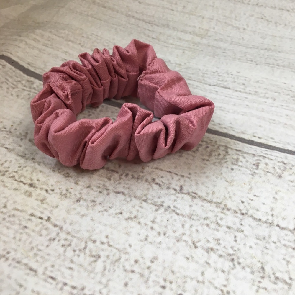 Mauve hair scrunchie